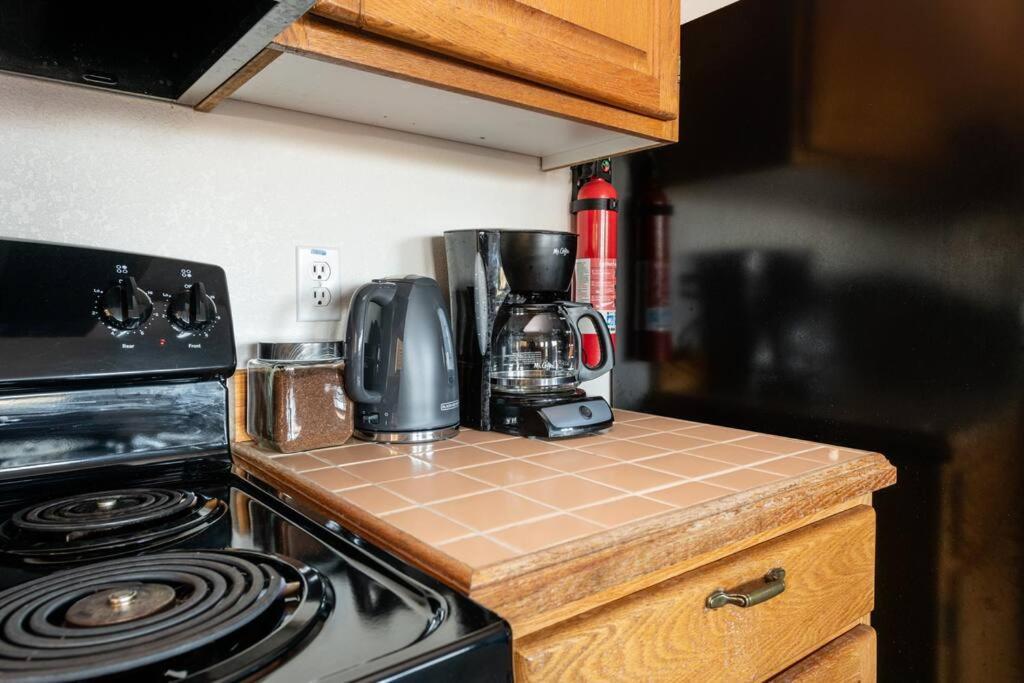 Cozy 2 Bedroom Condo Walking Distance From The Beach Ocean Shores Eksteriør billede