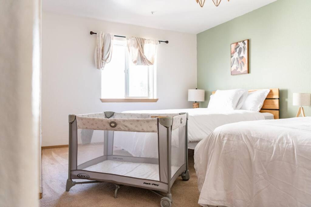 Cozy 2 Bedroom Condo Walking Distance From The Beach Ocean Shores Eksteriør billede